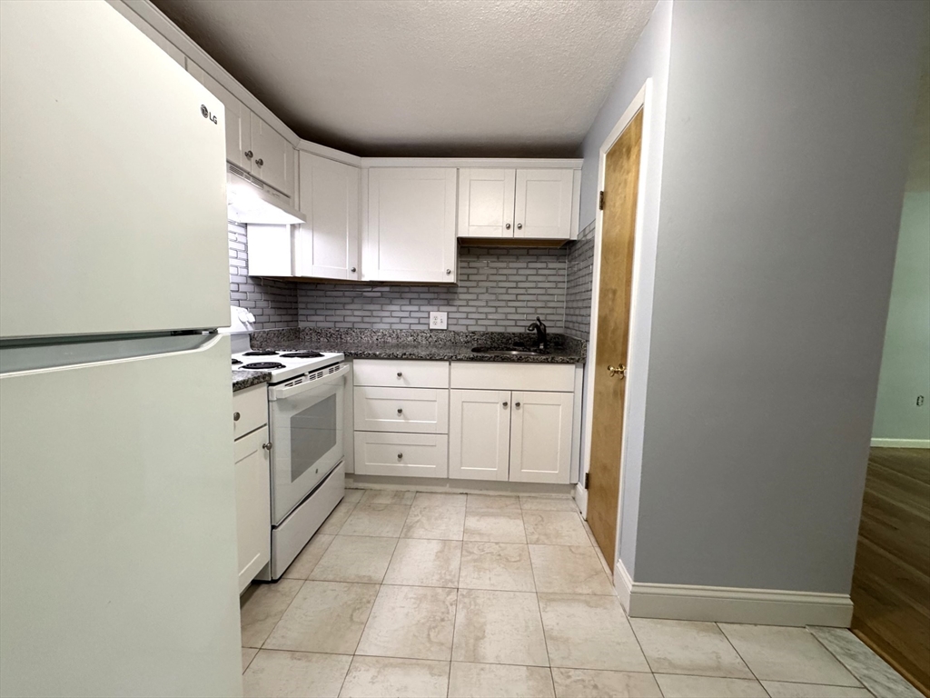 1 bed, 1 bath apartment for rent at 580 Salem St Unit 8, Wakefield — photo 2 of 8