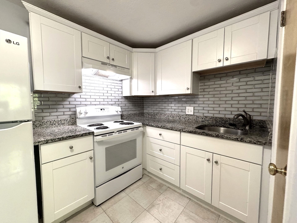 1 bed, 1 bath apartment for rent at 580 Salem St Unit 8, Wakefield — photo 1 of 8