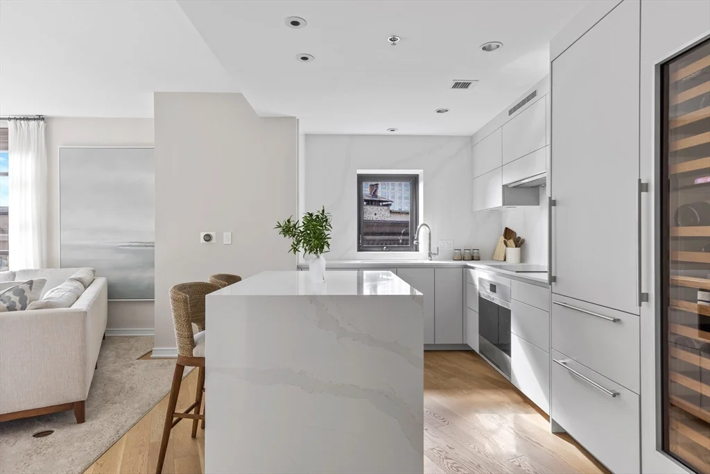 3 bed, 2 bath apartment for rent at 580 Washington St Unit 1002, Boston Downtown — photo 4 of 30