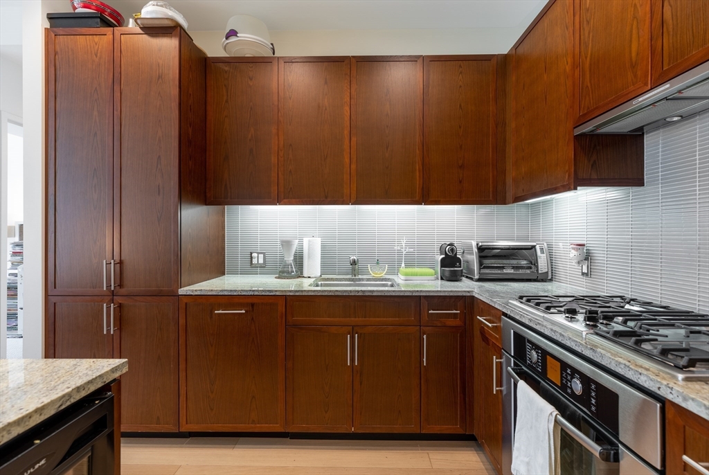 3 bed, 2 bath apartment for rent at 580 Washington St Unit 801, Midtown — photo 8 of 36