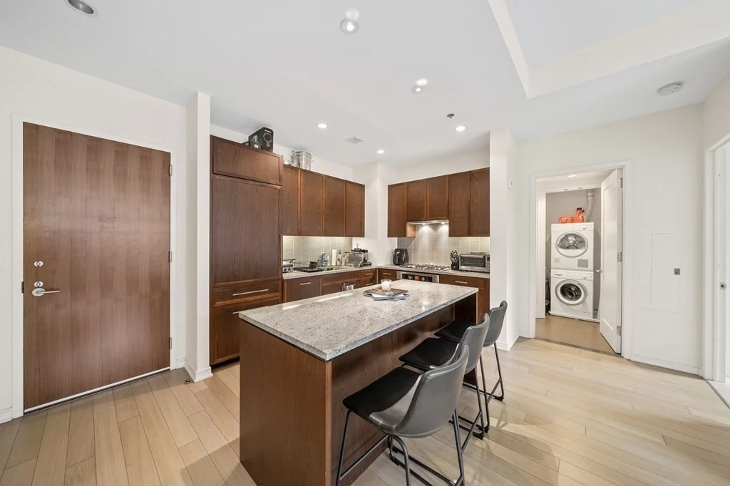 2 bed, 2 bath apartment for rent at 580 Washington St Unit 806, Boston — photo 3 of 22