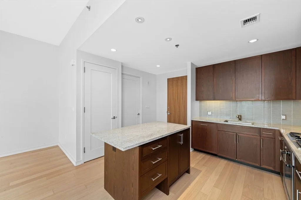 1 bed, 1 bath apartment for rent at 580 Washington St Unit 811, Theatre District — photo 9 of 22