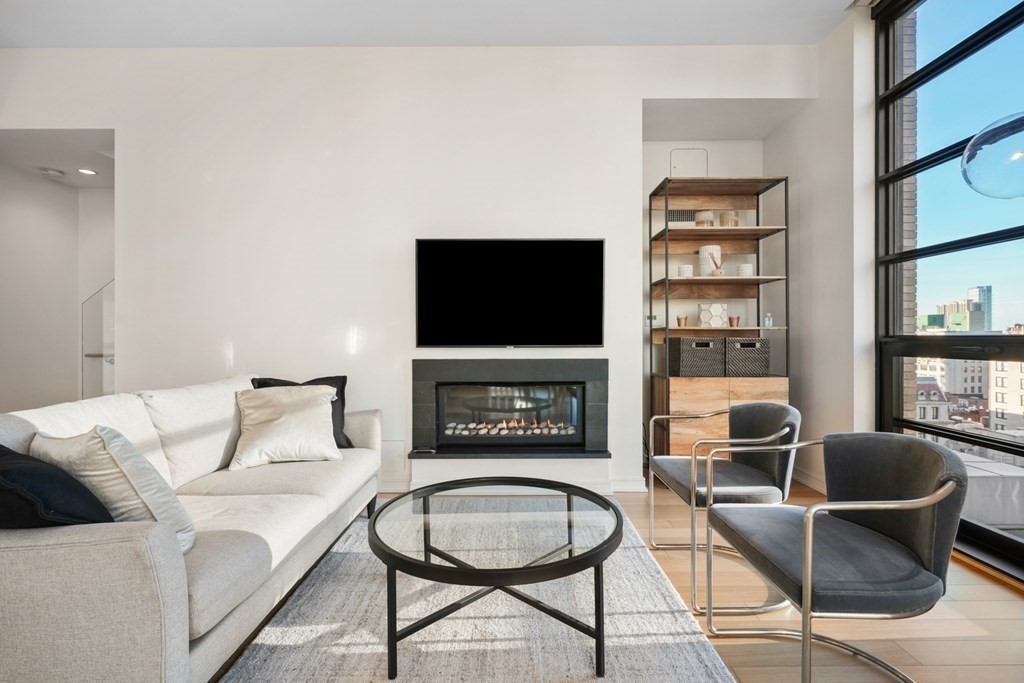 3 bed, 3 bath apartment for rent at 580 Washington St Unit PH3, Theatre District — photo 4 of 34