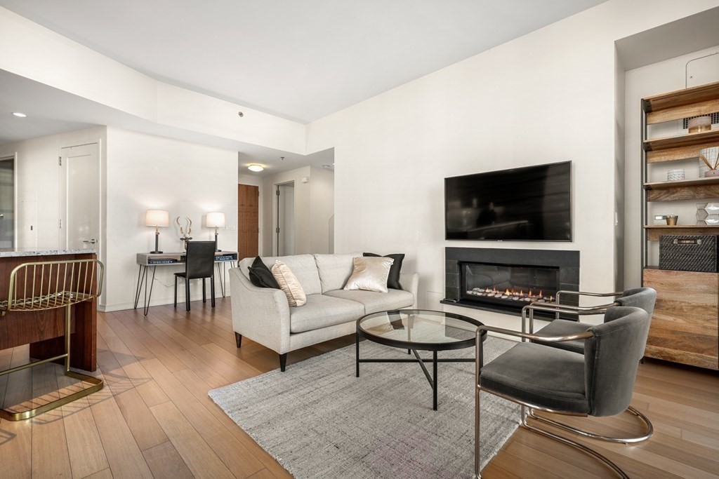 3 bed, 3 bath apartment for rent at 580 Washington St Unit PH3, Theatre District — photo 3 of 34