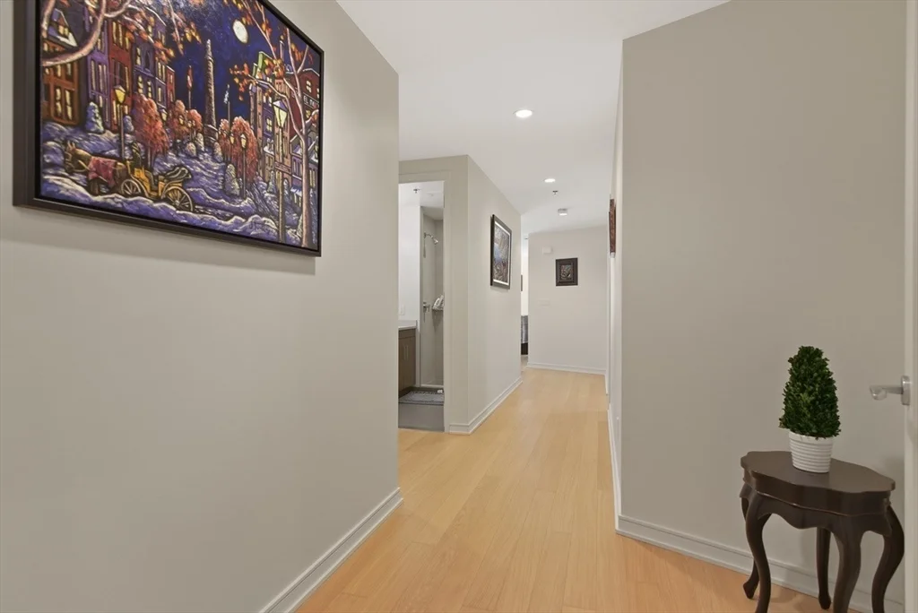 3 bed, 2 bath apartment for rent at 580 Washington Unit 902, Boston Downtown — photo 11 of 13