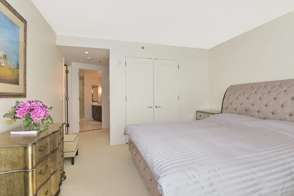 3 bed, 2 bath apartment for rent at 580 Washington Unit 902, Boston Downtown — photo 10 of 13