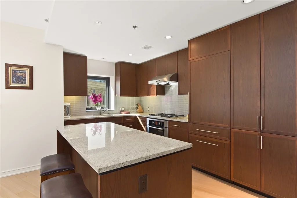 3 bed, 2 bath apartment for rent at 580 Washington Unit 902, Boston Downtown — photo 4 of 13