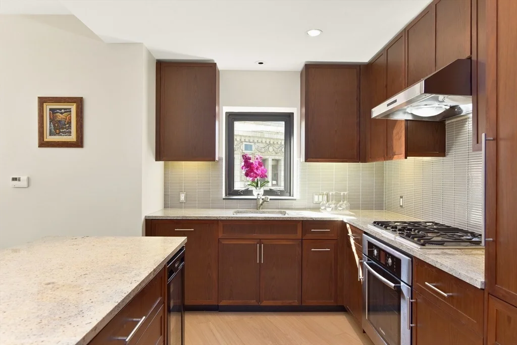 3 bed, 2 bath apartment for rent at 580 Washington Unit 902, Boston Downtown — photo 3 of 13