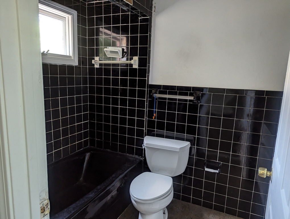 3 bed, 2 bath apartment for rent at 581 Proctor Ave Unit 3, Revere — photo 10 of 12