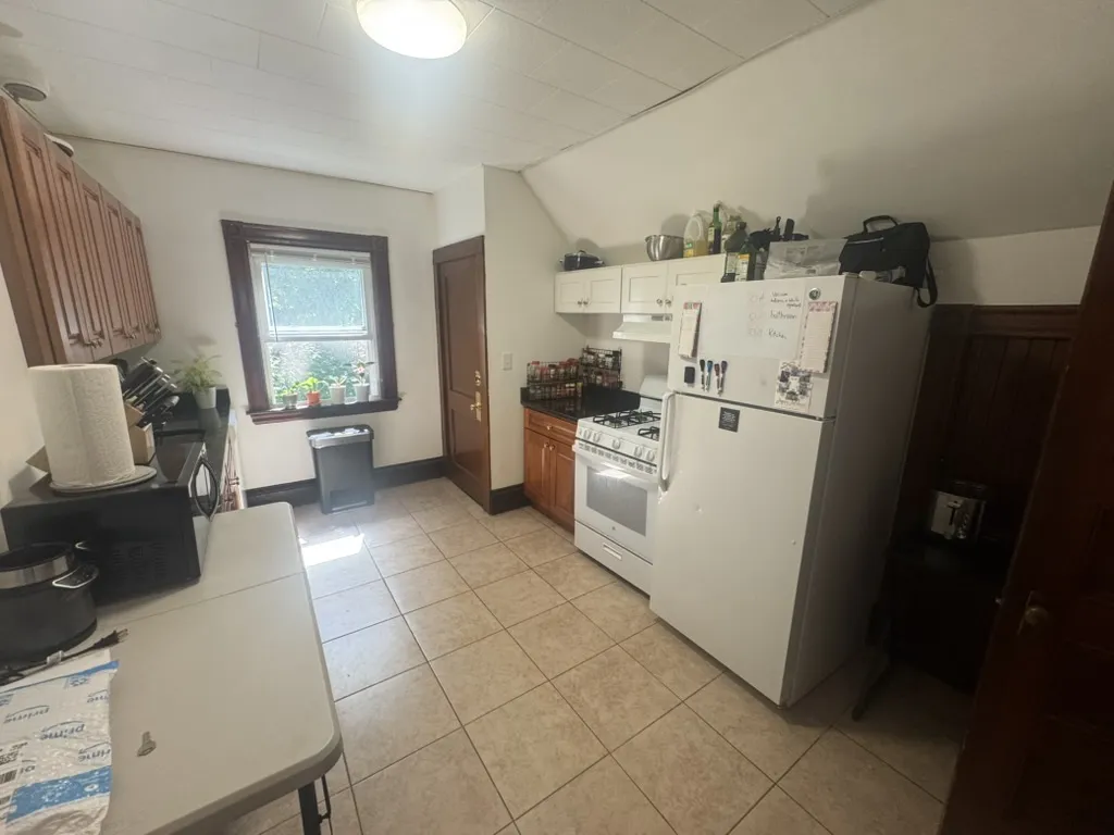 3 bed, 1 bath apartment for rent at 582 Cambridge St Unit 3, Beacon Hill — photo 5 of 6