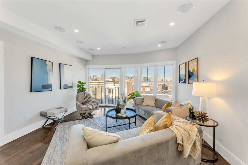 3 bed, 2 bath apartment for rent at 582 East Broadway Unit 2, Boston — photo 1 of 18