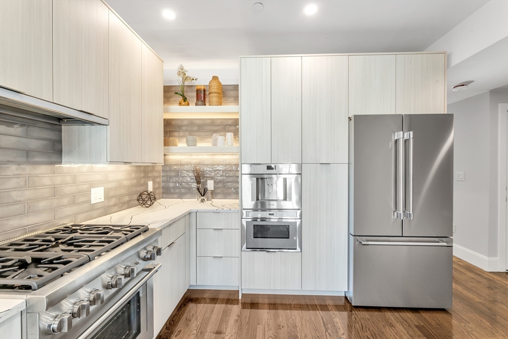 3 bed, 2 bath apartment for rent at 582 East Broadway Unit 2, Boston — photo 6 of 18