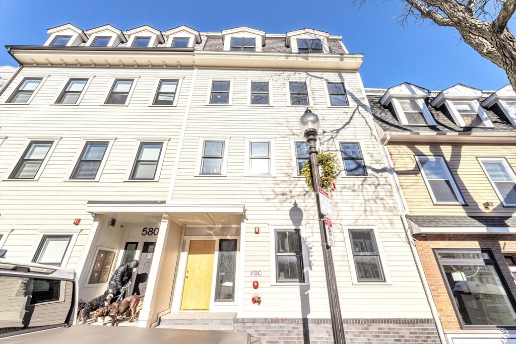 3 bed, 2 bath apartment for rent at 582 East Broadway Unit 2, Boston — photo 16 of 18