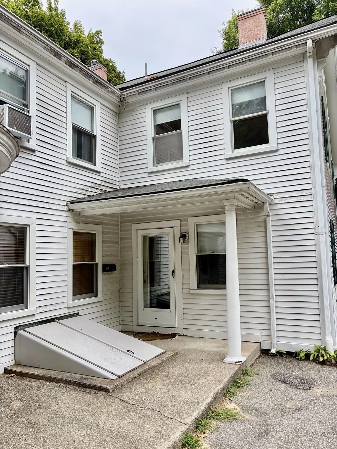 4 bed, 1 bath apartment for rent at 582 Massachusetts Ave Unit Front, Lexington — photo 12 of 13