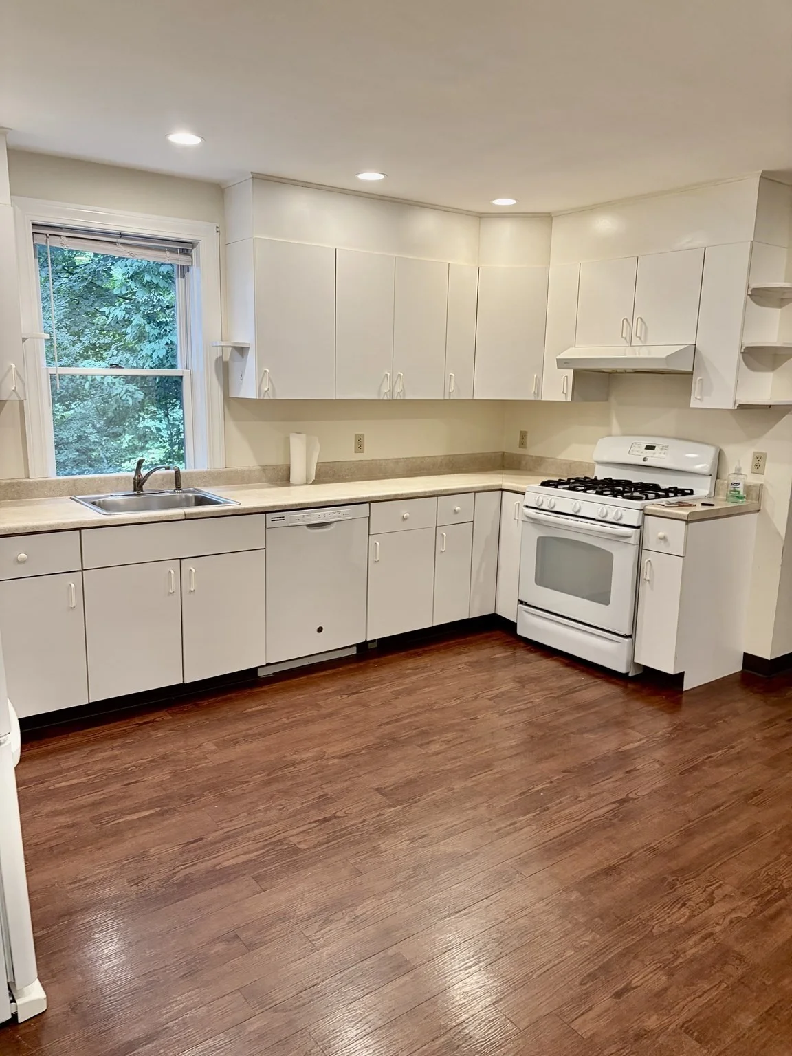 4 bed, 1 bath apartment for rent at 582 Massachusetts Ave Unit Front, Lexington — photo 6 of 13
