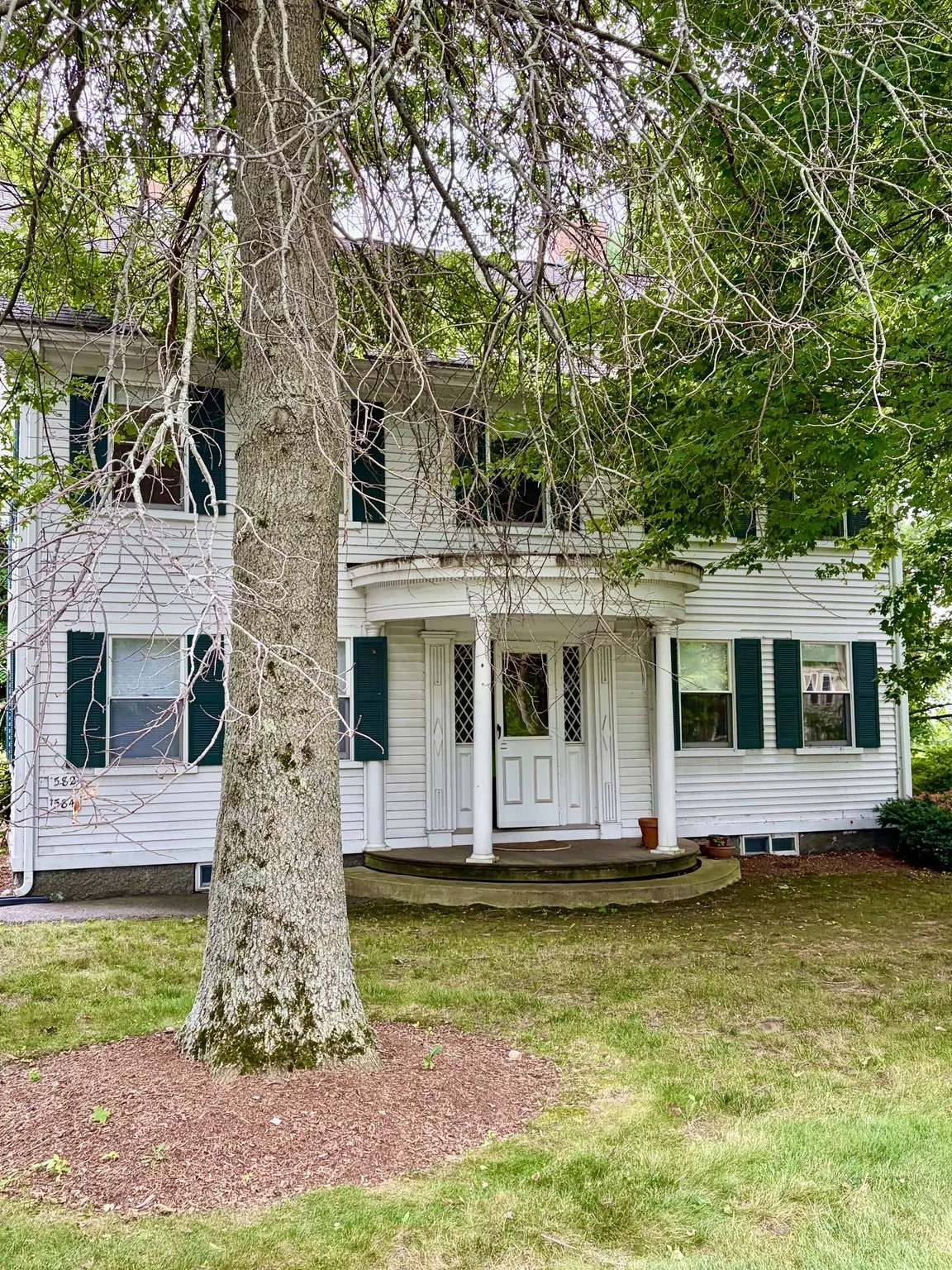 4 bed, 1 bath apartment for rent at 582 Massachusetts Ave Unit Front, Lexington