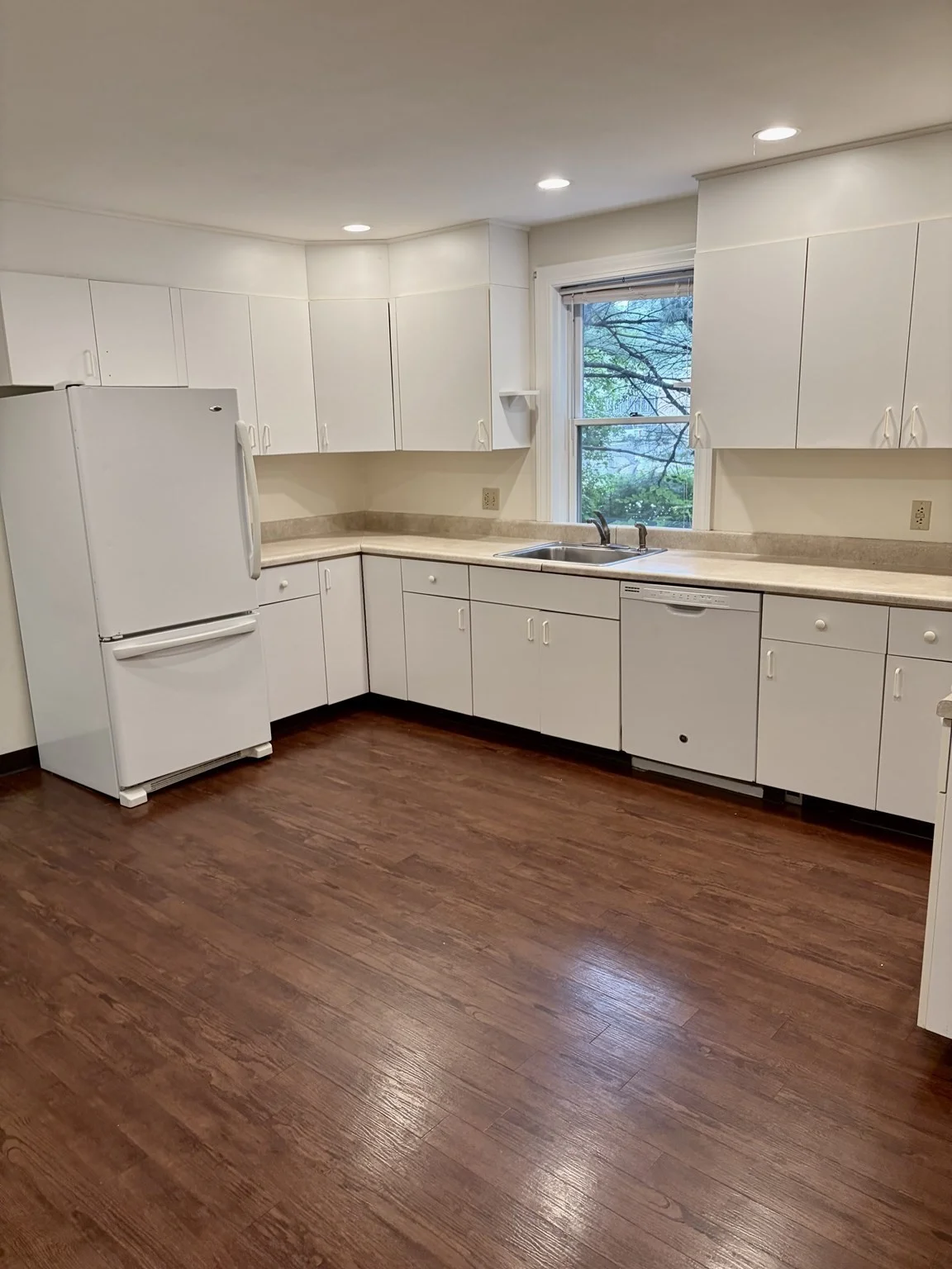 4 bed, 1 bath apartment for rent at 582 Massachusetts Ave Unit Front, Lexington — photo 7 of 13