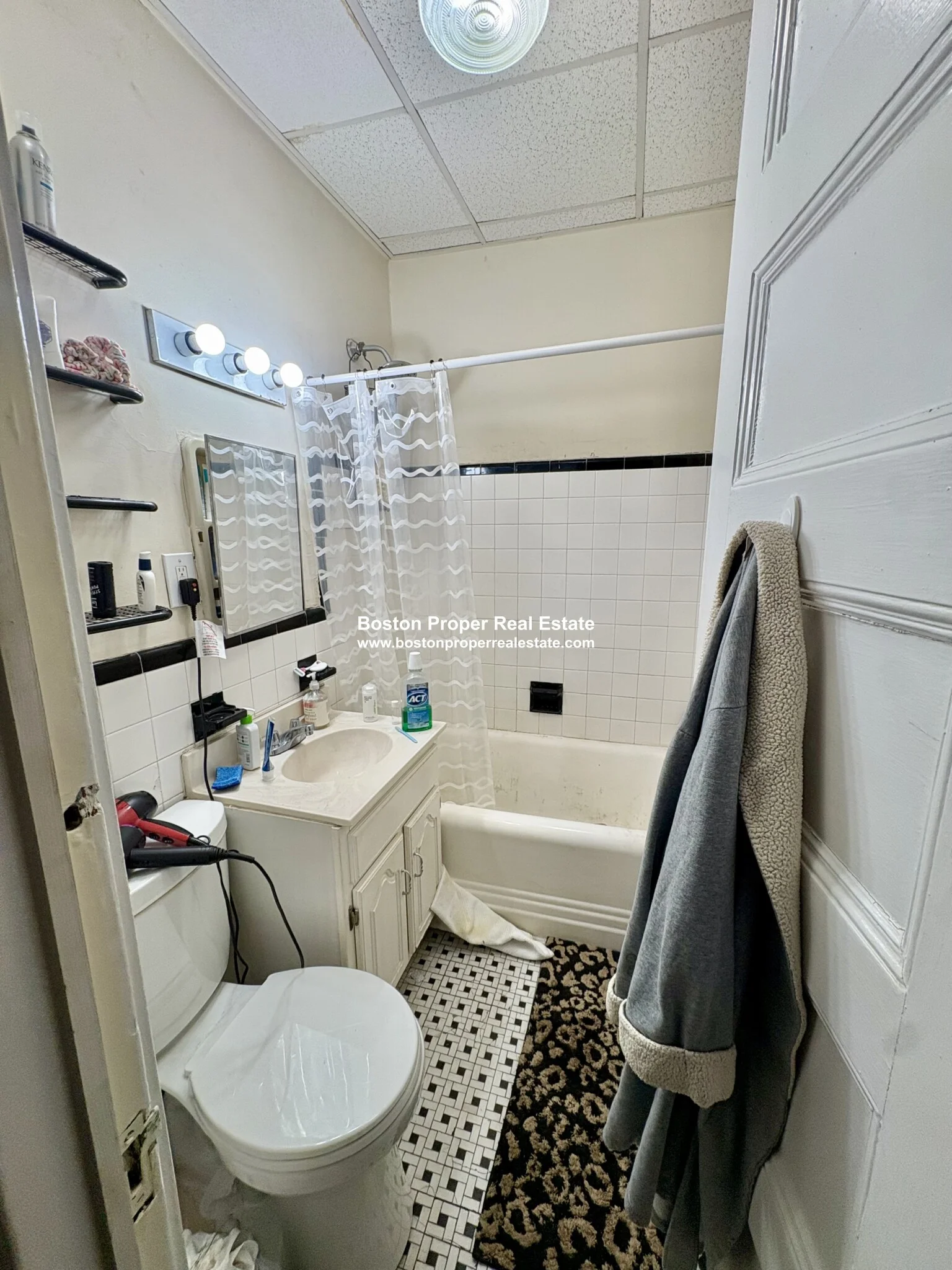 2 bed, 1 bath apartment for rent at 583 Beacon St Unit 2, Back Bay — photo 5 of 5