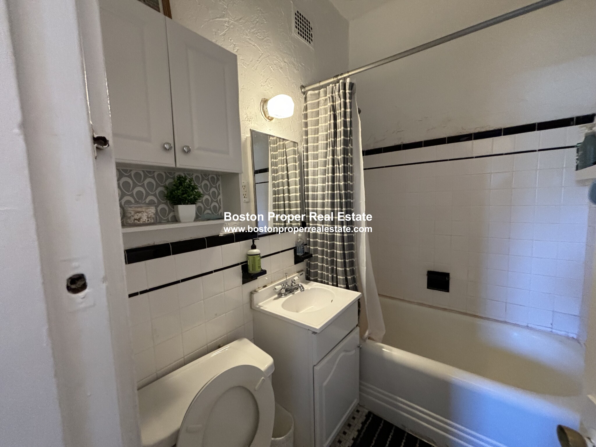 2 bed, 1 bath apartment for rent at 583 Beacon St Unit 8, Back Bay — photo 11 of 17