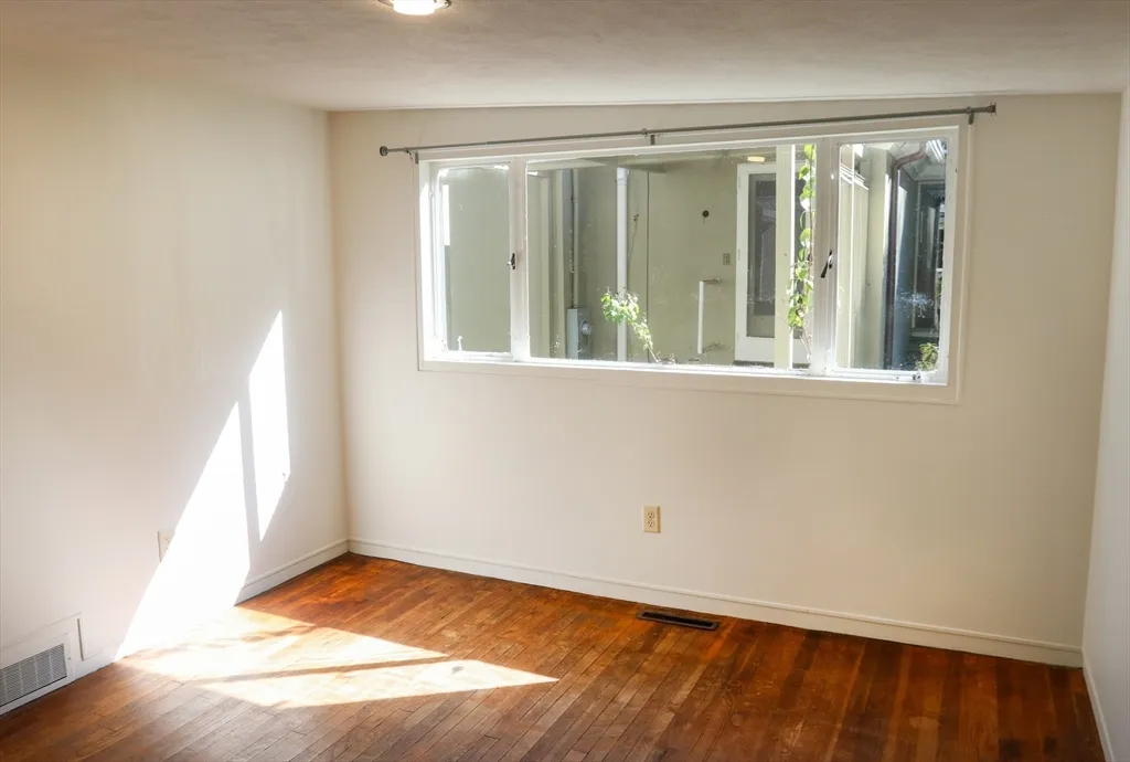 2 bed, 2 bath apartment for rent at 583 Gay St Unit A, Westwood — photo 8 of 14
