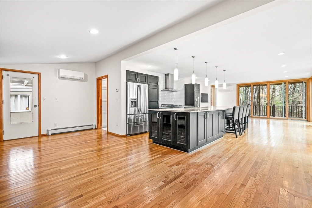 3 bed, 2 bath apartment for rent at 583 Gay St, Westwood — photo 3 of 23