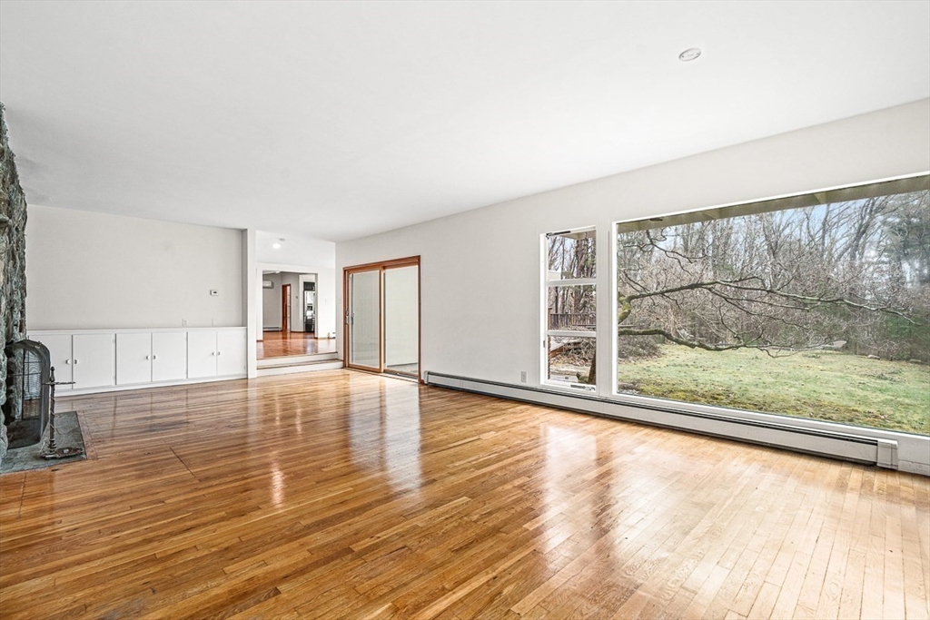 3 bed, 2 bath apartment for rent at 583 Gay St, Westwood — photo 15 of 23