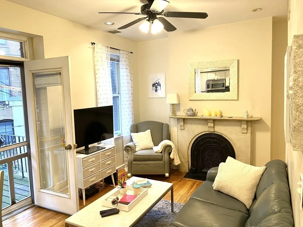 1 bed, 1 bath apartment for rent at 583 Tremont Unit 1, South End