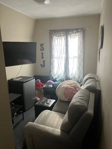 4 bed, 3 bath apartment for rent at 583 Watertown St Unit 2, Newton — photo 13 of 14