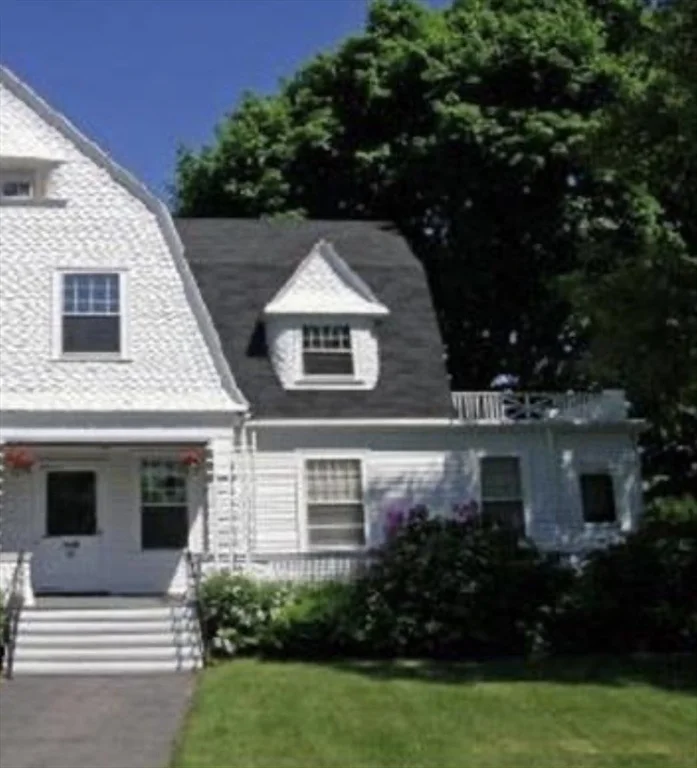 4 bed, 3 bath apartment for rent at 583 Watertown St Unit 583, Nonantum — photo 1 of 8