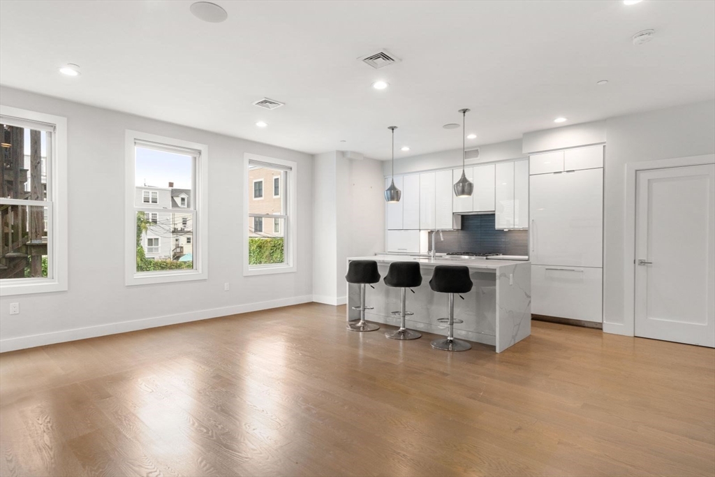 1 bed, 1 bath apartment for rent at 584 East 3rd Unit 2, South Boston — photo 2 of 21