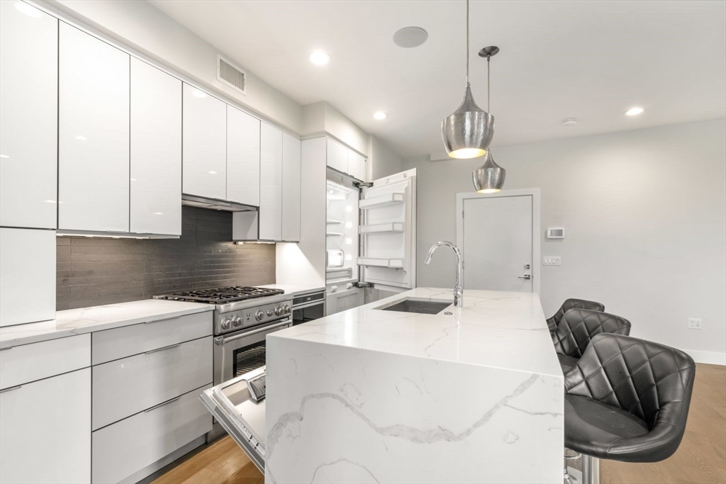 1 bed, 1 bath apartment for rent at 584 East 3rd Unit 2, South Boston — photo 4 of 21