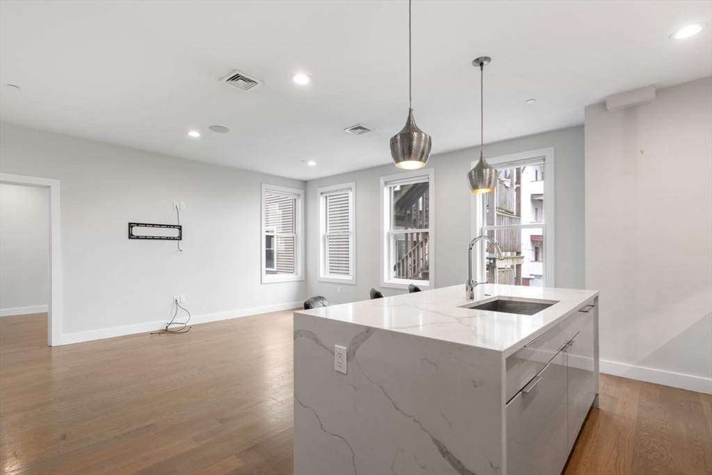 1 bed, 1 bath apartment for rent at 584 East 3rd Unit 2, South Boston — photo 7 of 21
