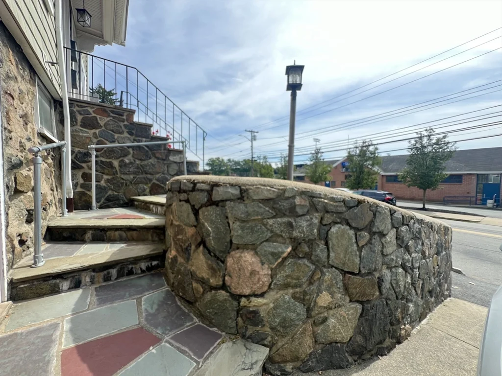 1 bed, 1 bath apartment for rent at 584 Humphrey St Unit 1, Swampscott — photo 4 of 37