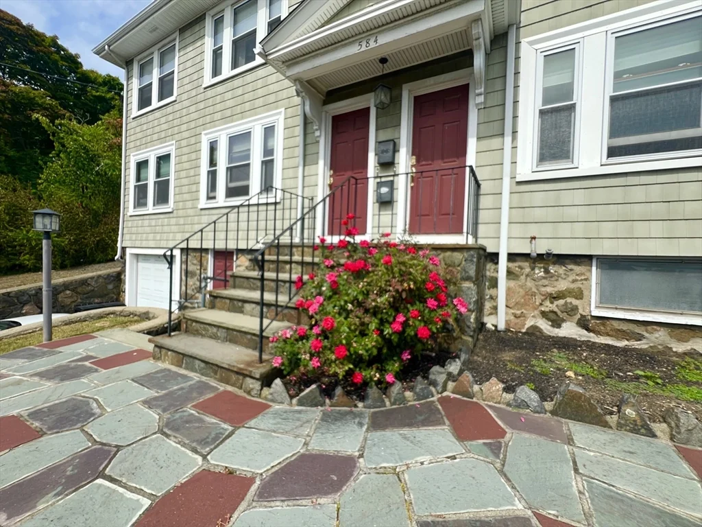 1 bed, 1 bath apartment for rent at 584 Humphrey St Unit 1, Swampscott — photo 3 of 37