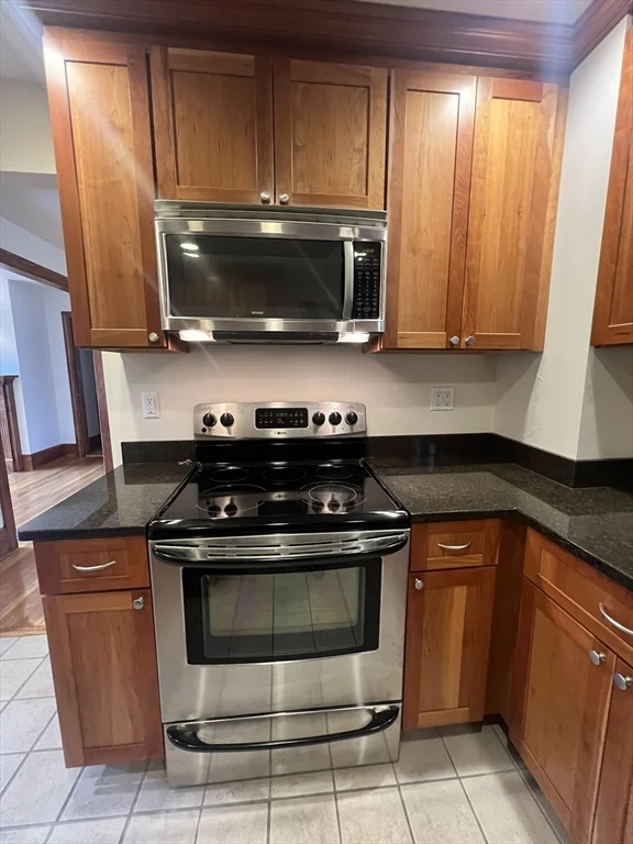1 bed, 1 bath apartment for rent at 584 Humphrey St Unit 1, Swampscott — photo 6 of 37