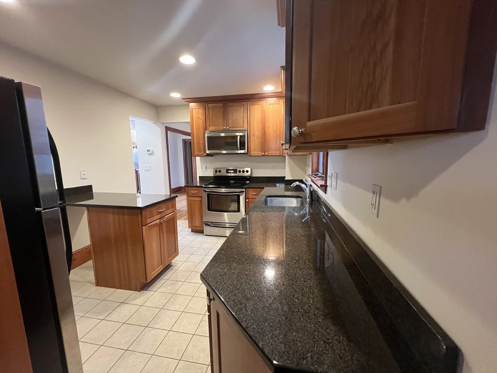 1 bed, 1 bath apartment for rent at 584 Humphrey St Unit 1, Swampscott — photo 7 of 37