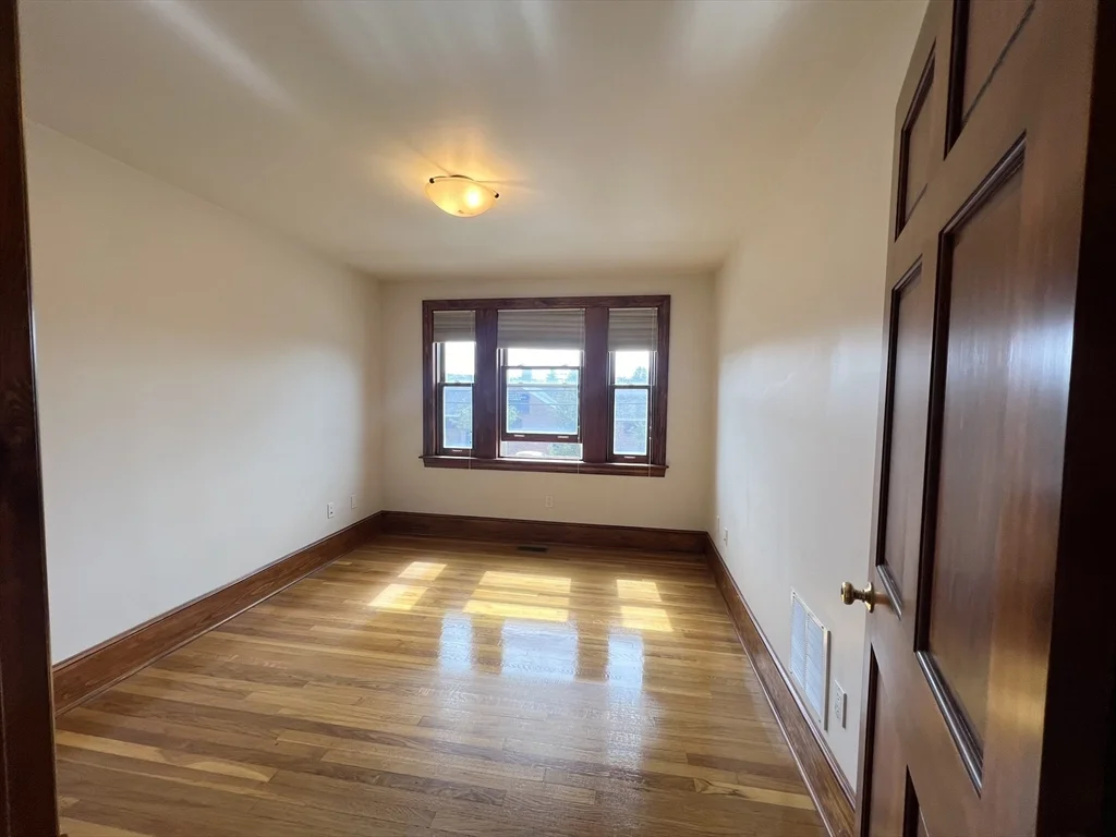 1 bed, 1 bath apartment for rent at 584 Humphrey St Unit 1, Swampscott — photo 21 of 37