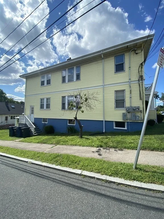 3 bed, 1 bath apartment for rent at 584 Lagrange St Unit 2, West Roxbury — photo 17 of 18