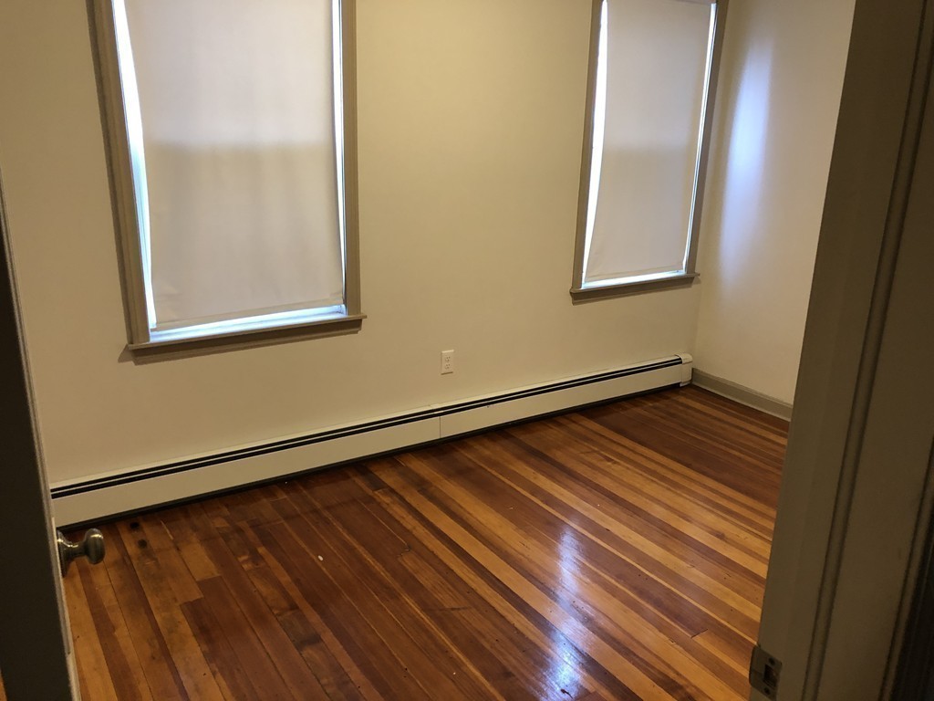 3 bed, 1 bath apartment for rent at 585 Broadway Unit 1, South Medford — photo 8 of 10