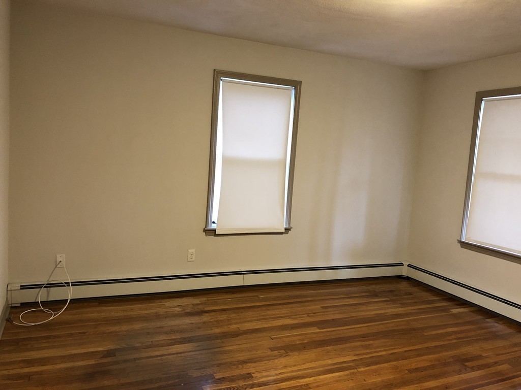 3 bed, 1 bath apartment for rent at 585 Broadway Unit 1, South Medford — photo 7 of 10