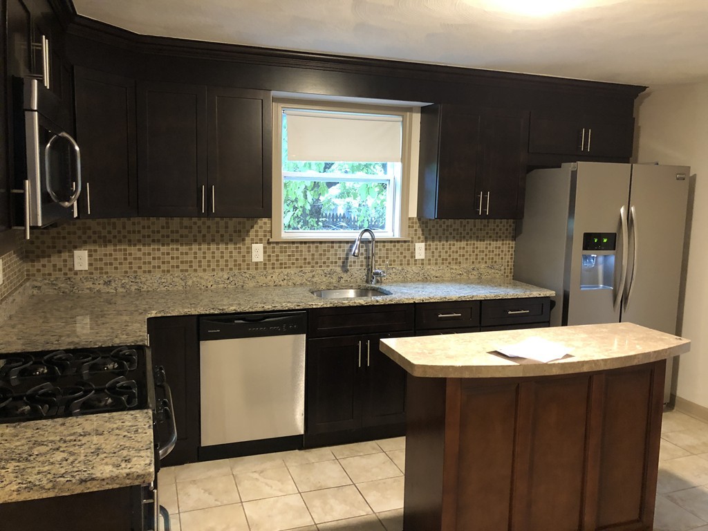 3 bed, 1 bath apartment for rent at 585 Broadway Unit 1, South Medford