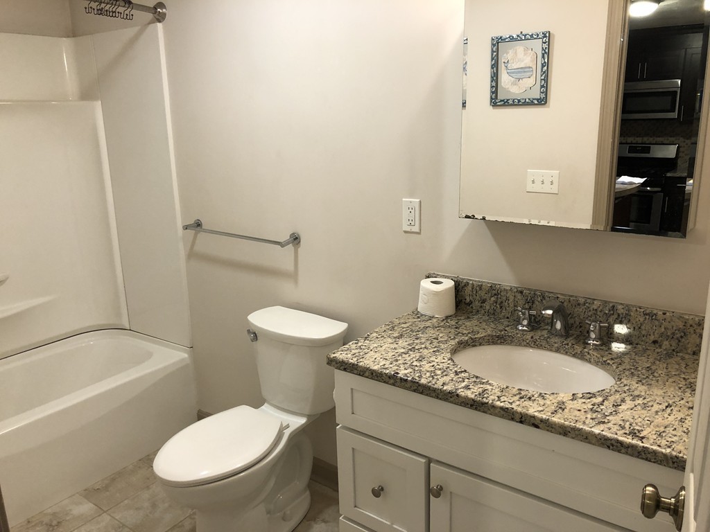 3 bed, 1 bath apartment for rent at 585 Broadway Unit 1, South Medford — photo 3 of 10