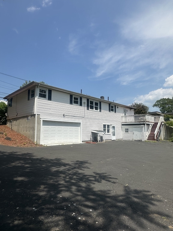 3 bed, 1 bath apartment for rent at 585 Burncoat St Unit 1, Worcester — photo 3 of 5