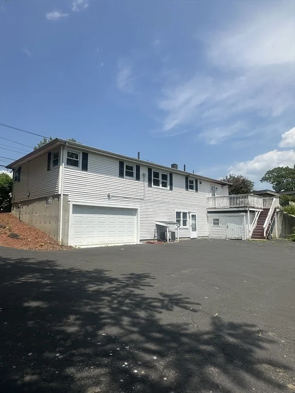 3 bed, 1 bath apartment for rent at 585 Burncoat St, Worcester — photo 4 of 27