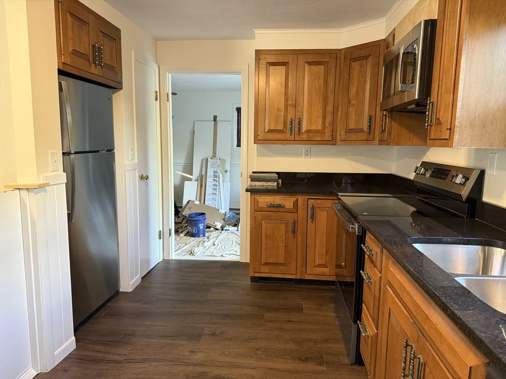 3 bed, 1 bath apartment for rent at 585 Burncoat St, Worcester — photo 8 of 27
