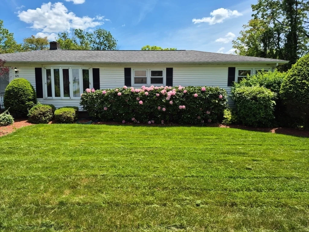 3 bed, 1 bath apartment for rent at 585 Burncoat St, Worcester
