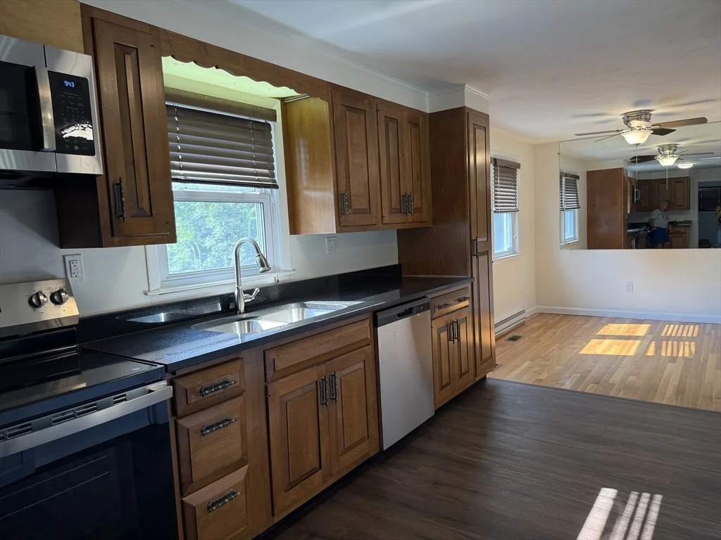 3 bed, 2 bath apartment for rent at 585 Burncoat Unit 1, Worcester — photo 3 of 22