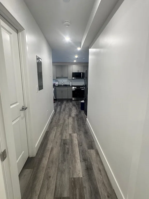2 bed, 1 bath apartment for rent at 585 Essex St Unit 109, Lynn — photo 3 of 25