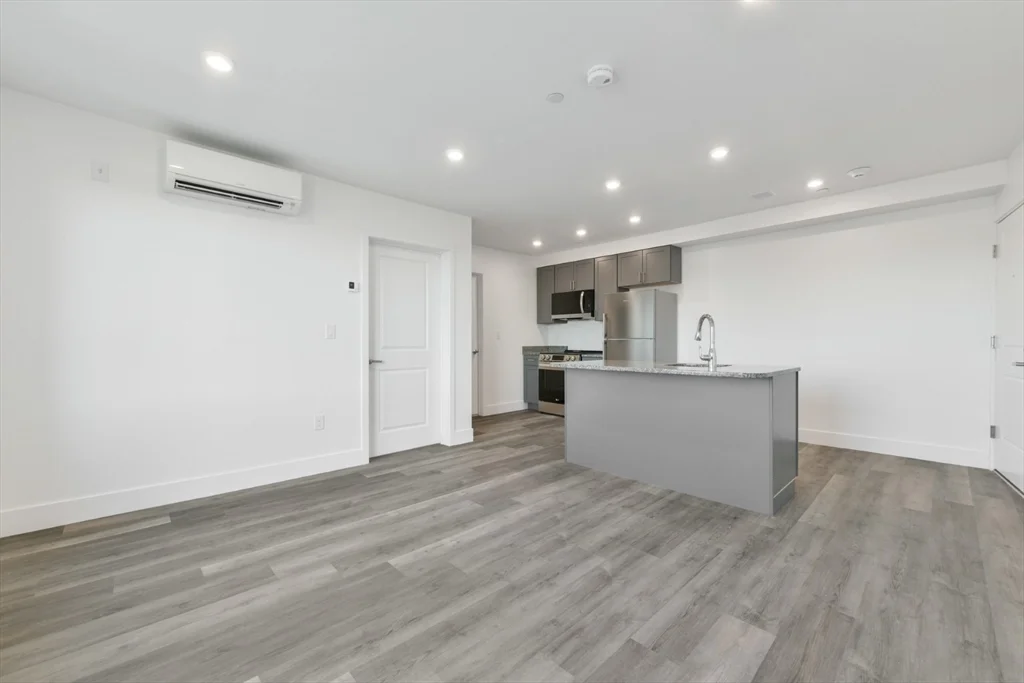 2 bed, 1 bath apartment for rent at 585 Essex St Unit 118, Lynn — photo 7 of 19