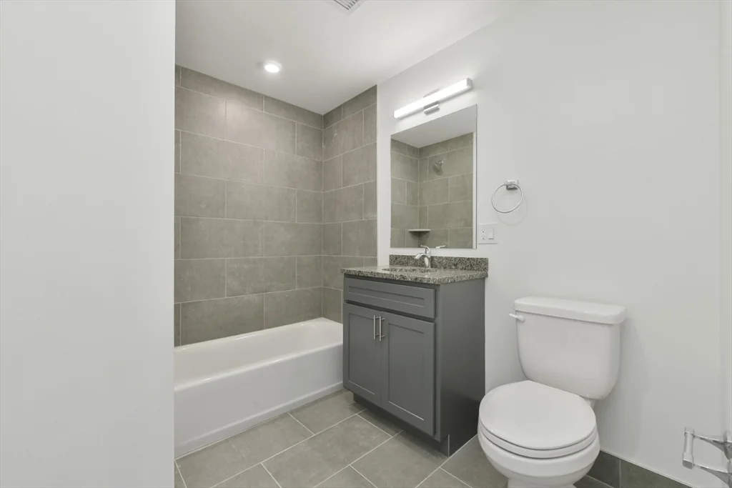 2 bed, 1 bath apartment for rent at 585 Essex St Unit 118, Lynn — photo 3 of 19